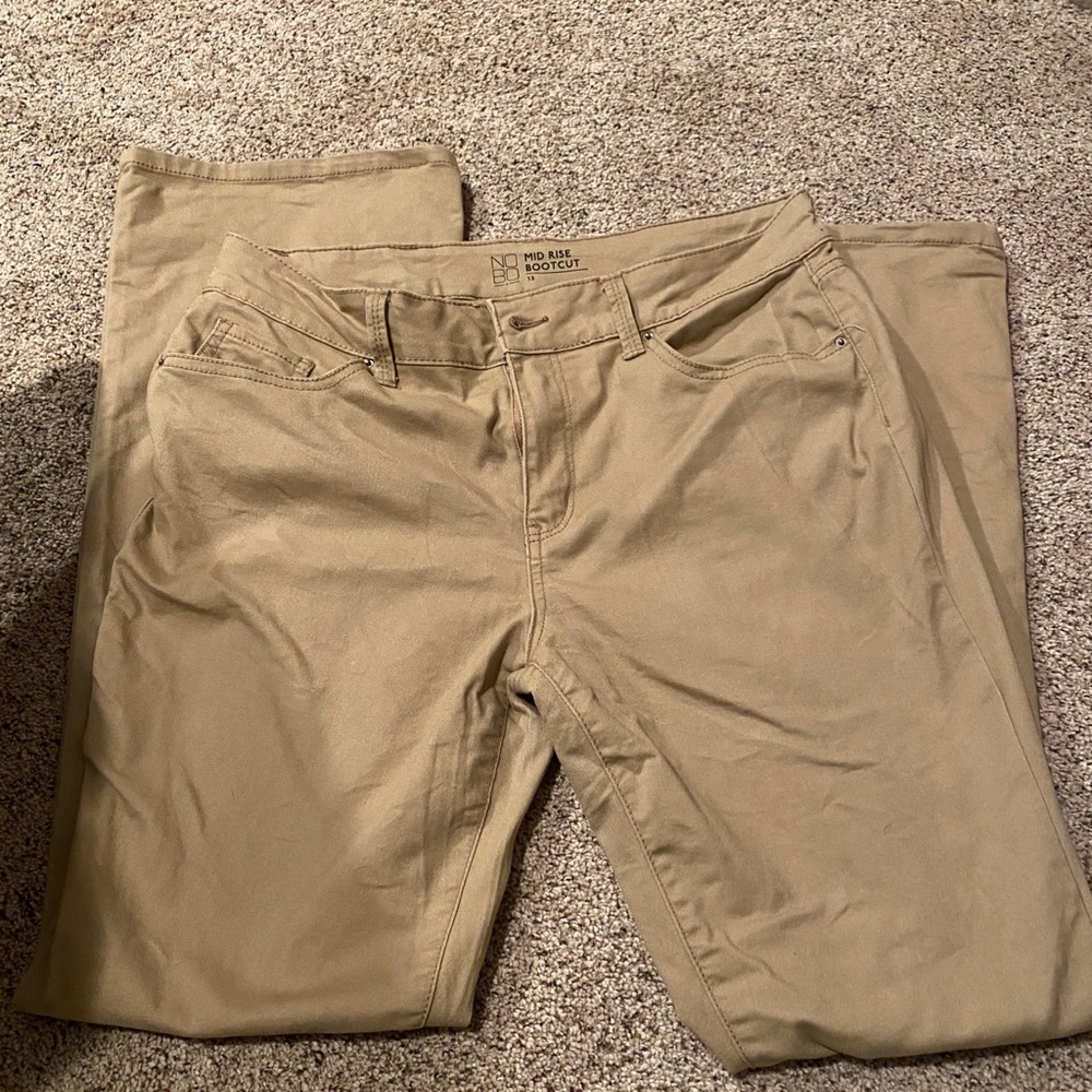 Women’s khaki pants